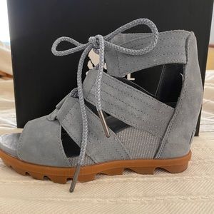 EUC Size 7 Sorel Joanie II Lace Wedge Suede Sandal - Cinder Grey